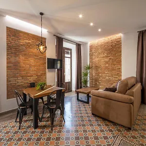 https://santa-escolstica-en-pleno-centro-de-granada.es-andalucia.com